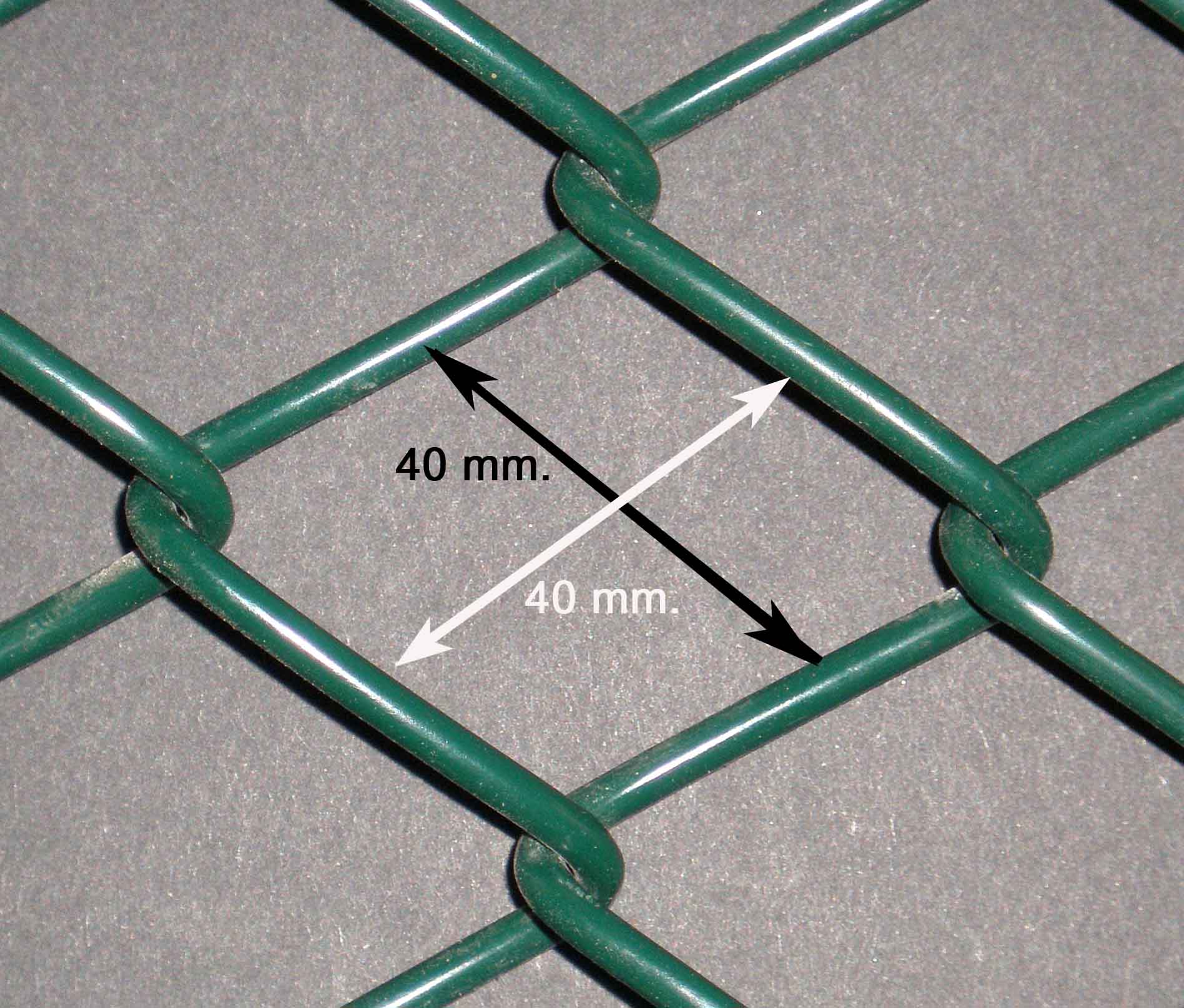 Diamond Fence vs. Chain Link Fence: Which is Right for You?