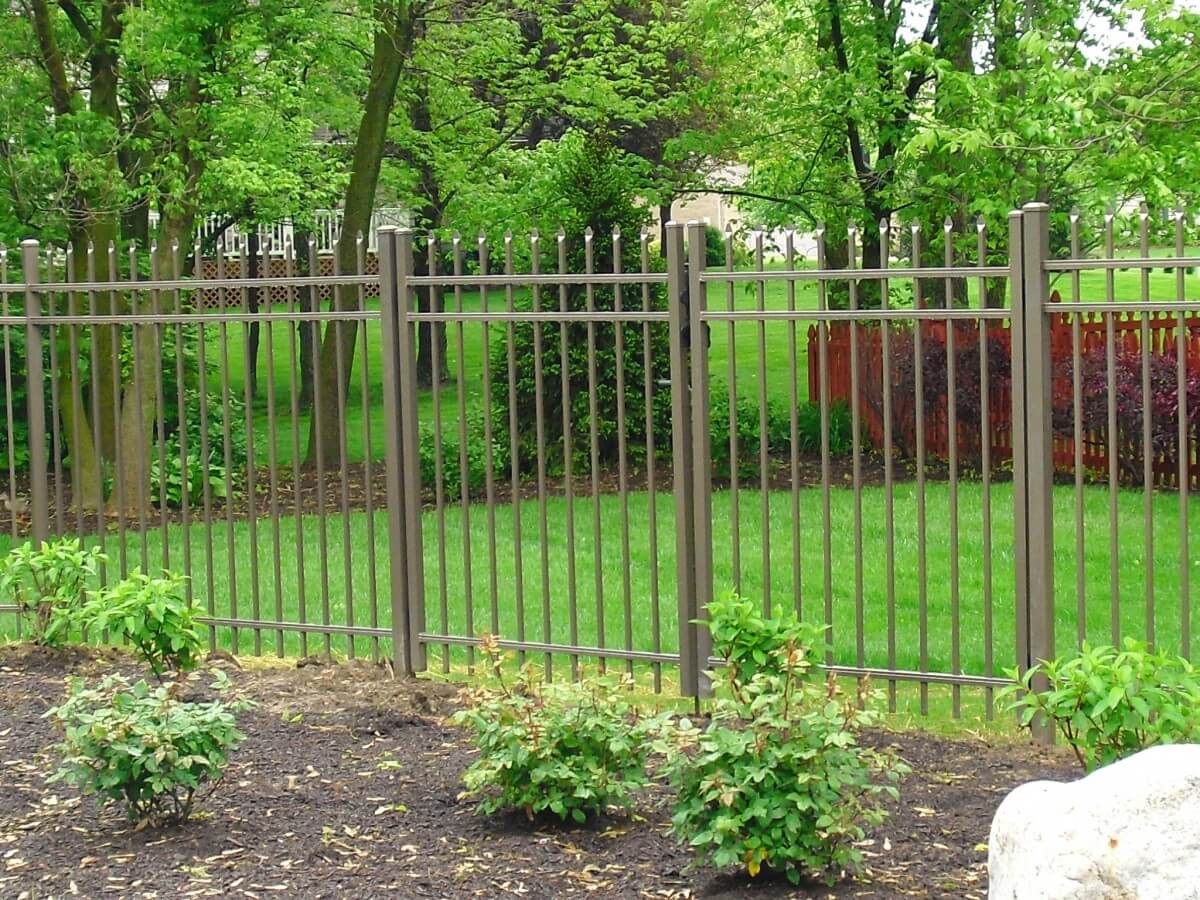 Decorative aluminum fence: Making a lasting impression on passersby