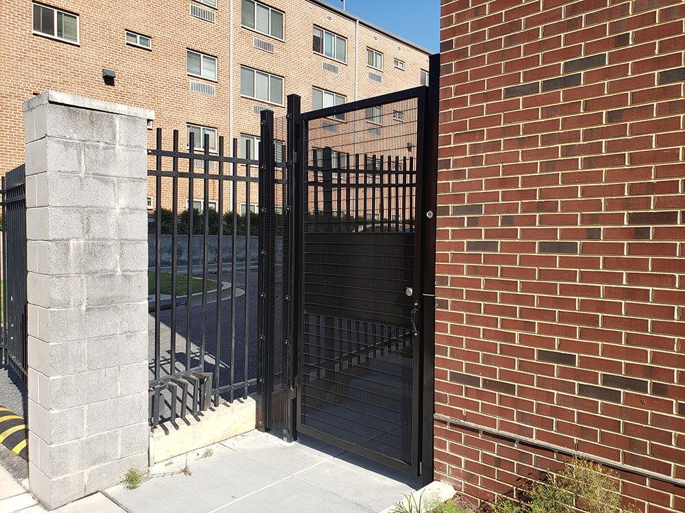Residential Welded Fence: Balancing Privacy and Security