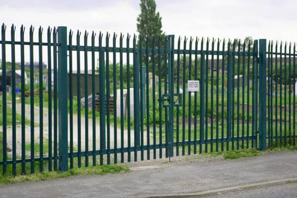 Top Reasons to Choose Aluminum Fencing for Security