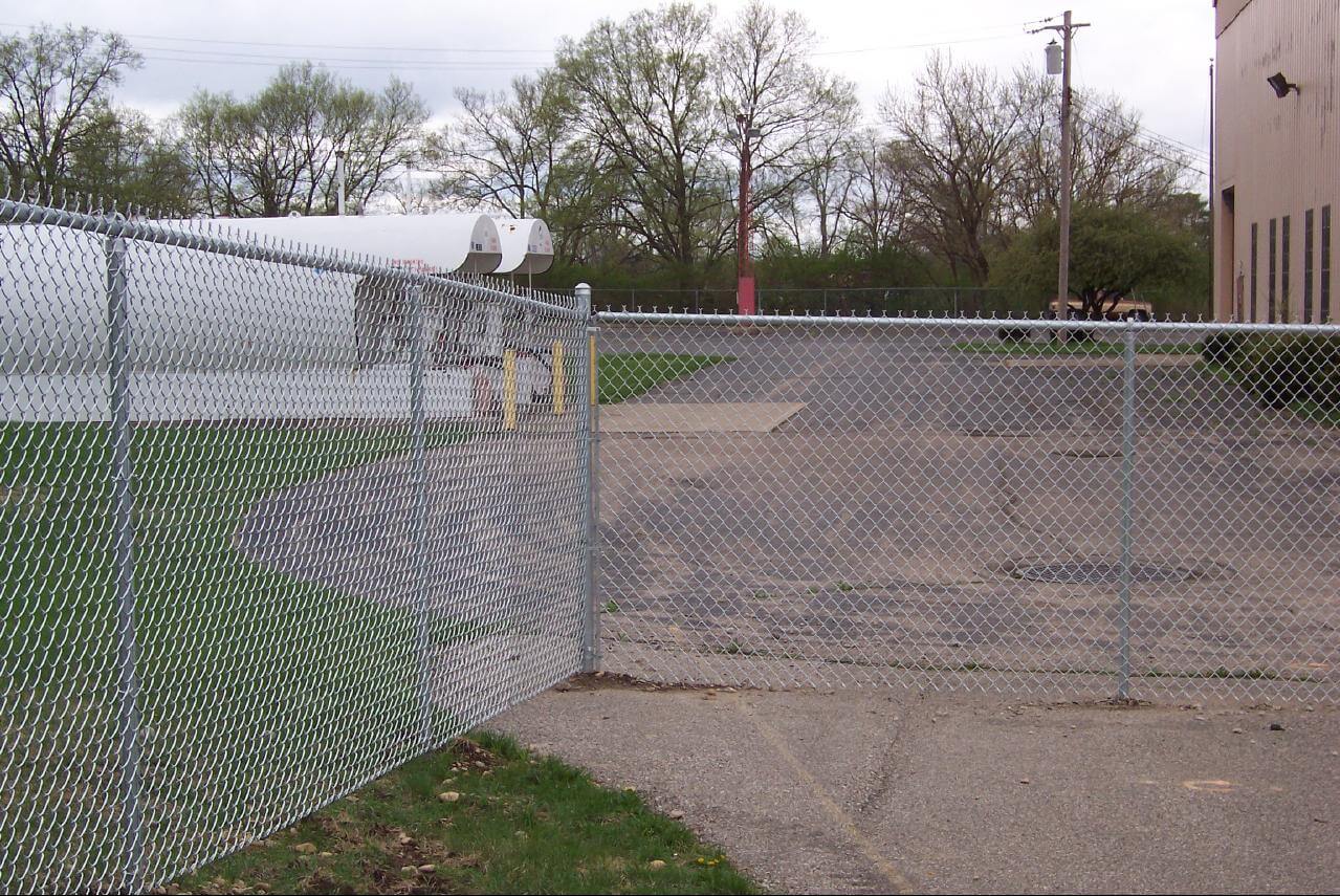 "The Advantages of Chainlink Fence for Residential Properties"