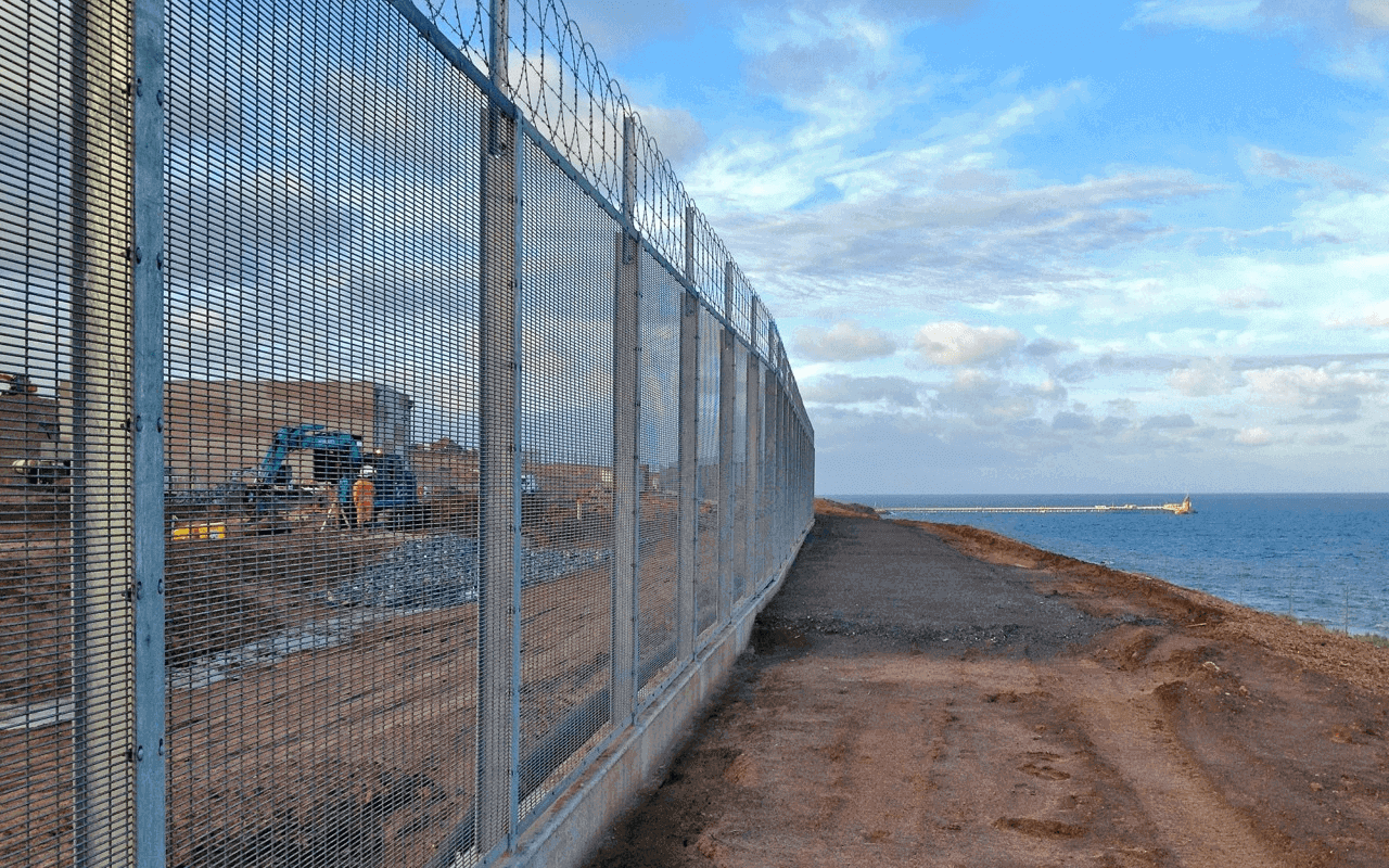 Safeguard Your Perimeter with the High-Security Anti-Throwing Fence.